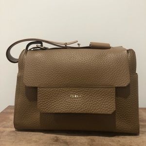 Furla Capriccio M top handle handbag